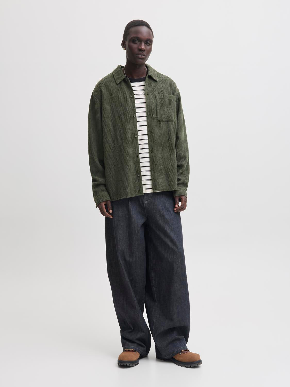 model_shot-front_full